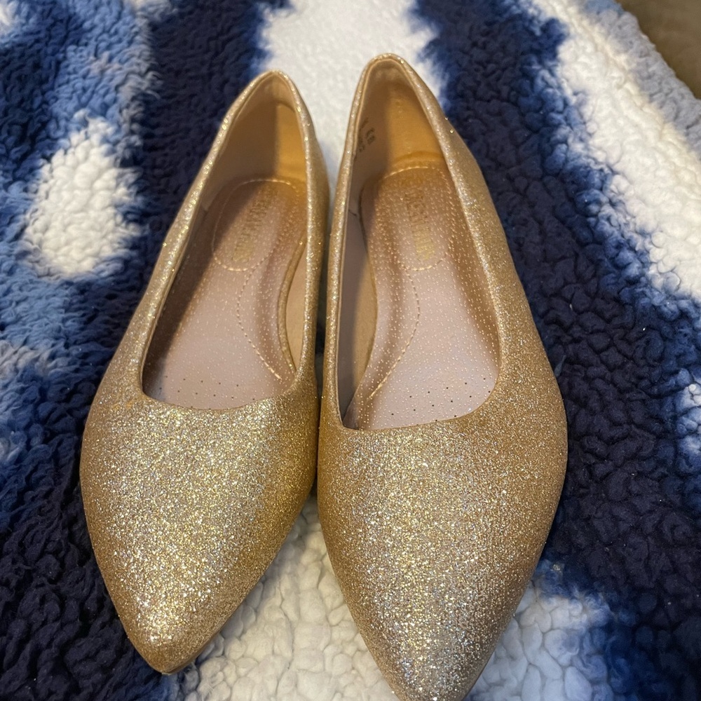 Amazon Size 6.5 & 7 Gold Glitter Pointed Toe Flats - Shimmery Gold